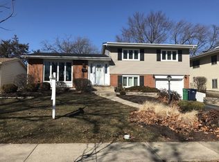 728 Hawthorne Cir, Lombard, IL 60148