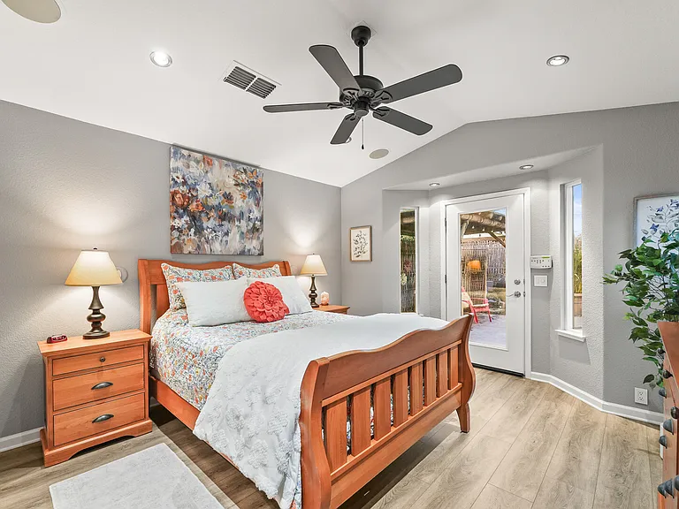 Montara Dr — Photo 12