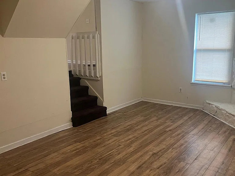 1114 Chapman Cir — Photo 5