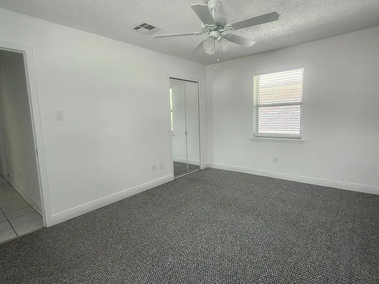 206 Canberra Ct — Photo 5