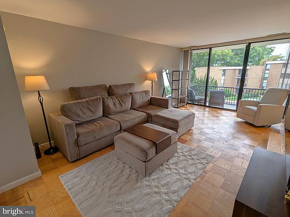 5th image of 2115 Walsh View Ter #8203
