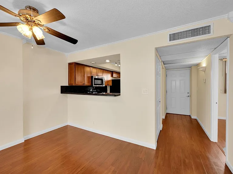 118 Royal Park Dr #4G — Photo 8