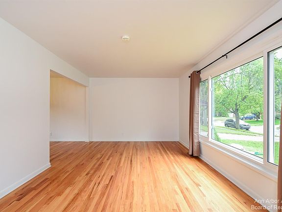 4th image of 1503 Warwick Ct