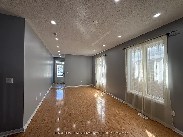 45 Bleasdale Ave — Photo 4
