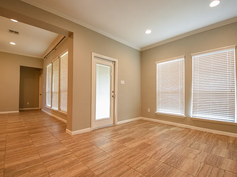 7712 Kendall Hill Dr — Photo 6