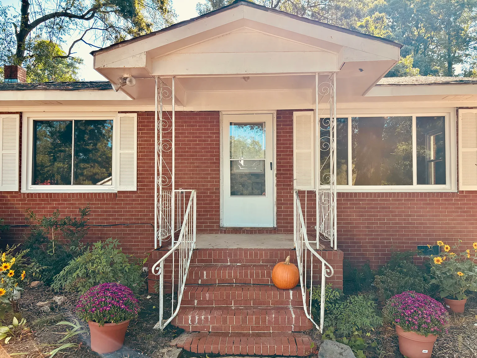 3 bed, 1.5 bath, 1144 sqft, $1,600 — Photo 2