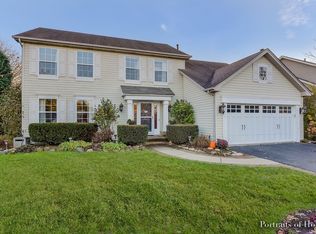 577 Lakeview Dr, Oswego, IL 60543