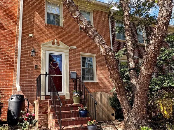 115 Great Falls St #7, Falls Church, VA 22046