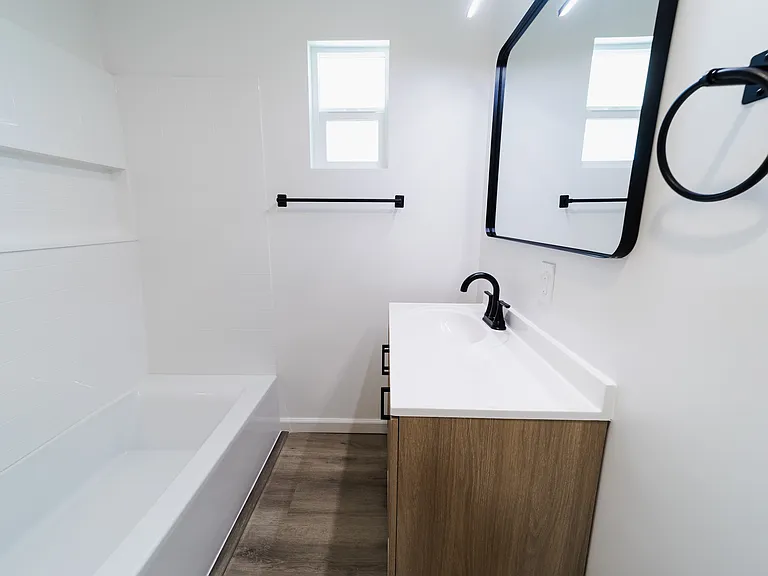 715 Acacia Ave — Photo 9