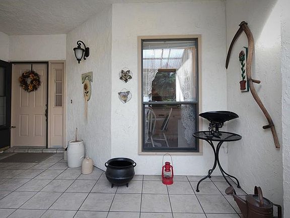 3rd image of 419 Howard Ave