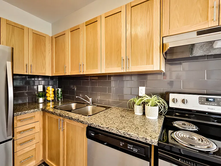 680 Roselawn Ave — Photo 28