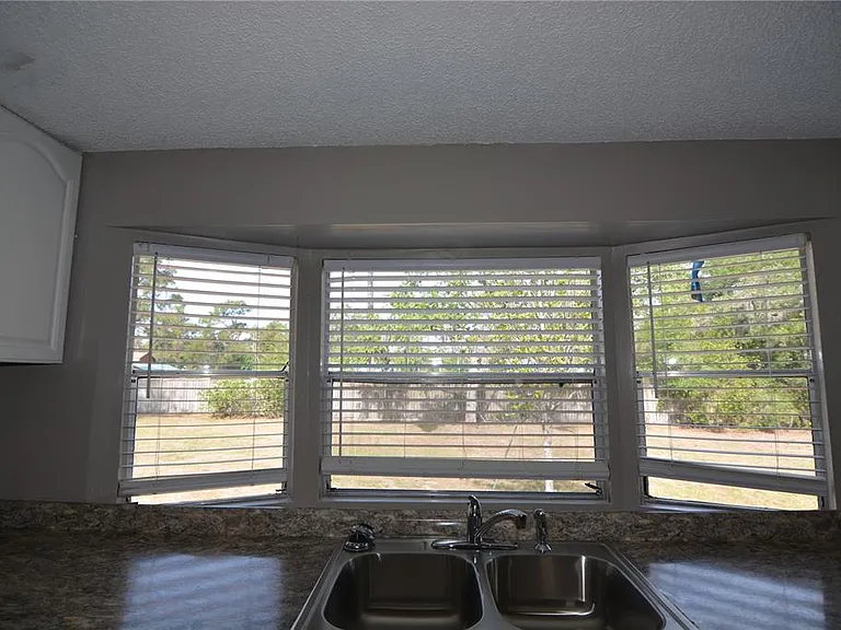 17524 Medley Ave — Photo 12