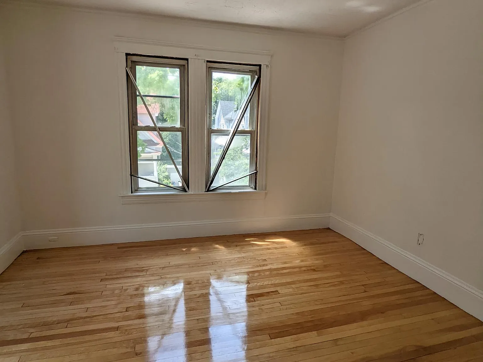 4 bed, 1200 sqft, $2,500 — Photo 4