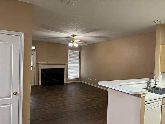 3rd image of 2101 Montclair Ln