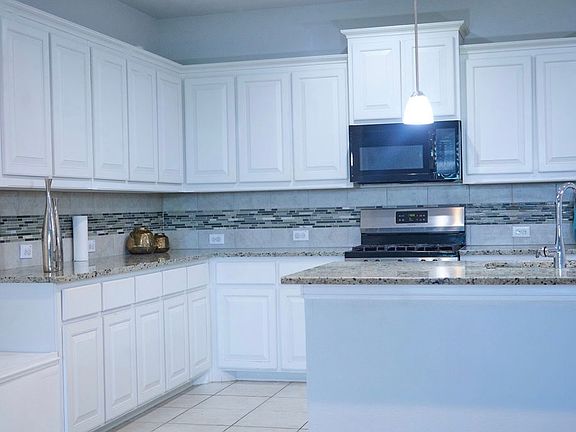 4th image of 1048 Madelia Ave