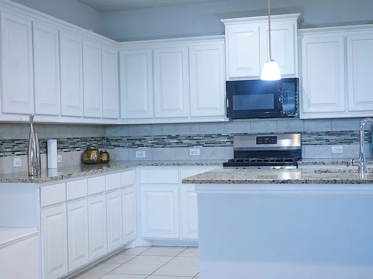 1048 Madelia Ave — Photo 4