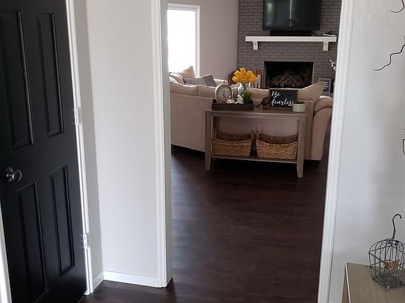 2nd image of 903 Surrey Trl