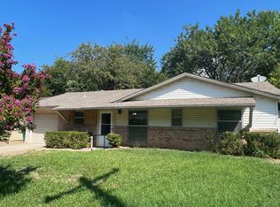 621 Driftwood Trl, Denton, TX 76209
