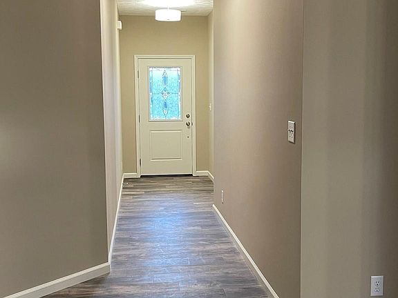 5th image of 100 Wadsworth Ct
