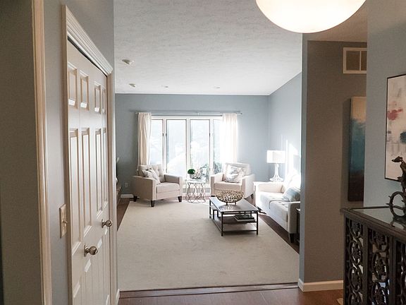 3rd image of 614 W Soutar Dr