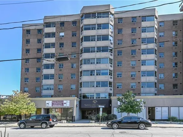 55 Yarmouth St #902, Guelph, ON N1H 7R4