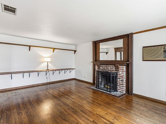 5th image of 741 W D Street S