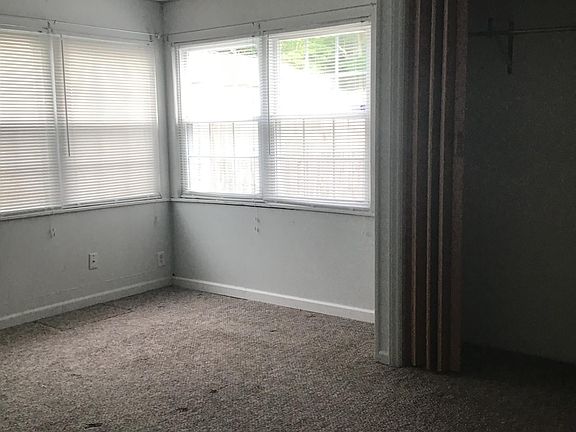 5th image of 409 W Angela Blvd