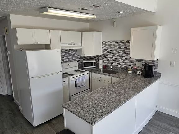 4th image of 800 Deer Creek Rd Unit F