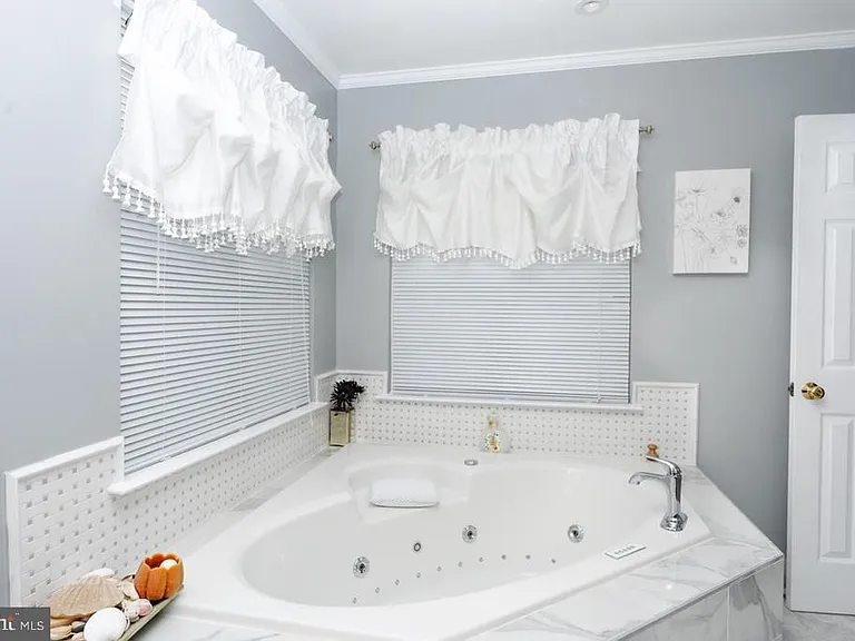 18278 Maple Spring Ct — Photo 20