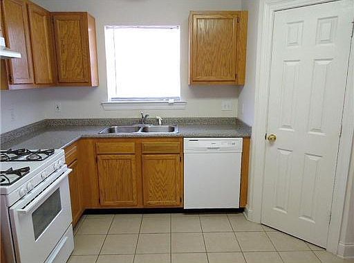 5th image of 1704 Caitlin Ct