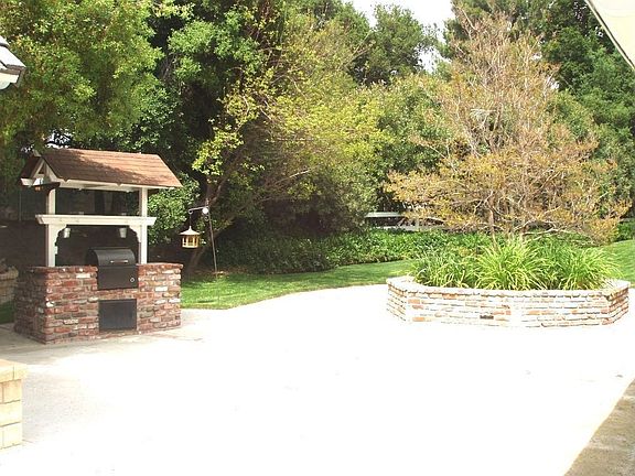 2nd image of 26825 Gwenalda Ln