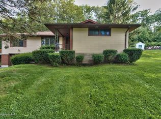407 Blue Shutters Rd, Roaring Brook Township, PA 18444