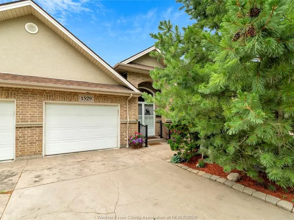 1529 Chateau Ave, Windsor, ON N8P 1M3