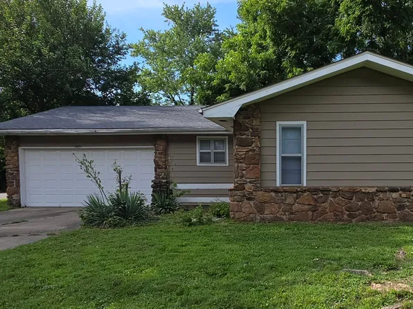 1005 E Guinevere St, Springfield, MO 65807