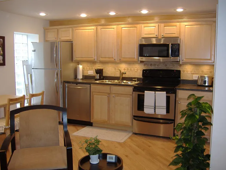 1428 N Greenview Ave #4 — Photo 2