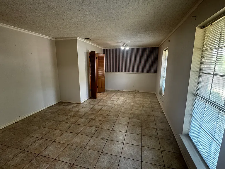 428 Kathy Dr — Photo 3
