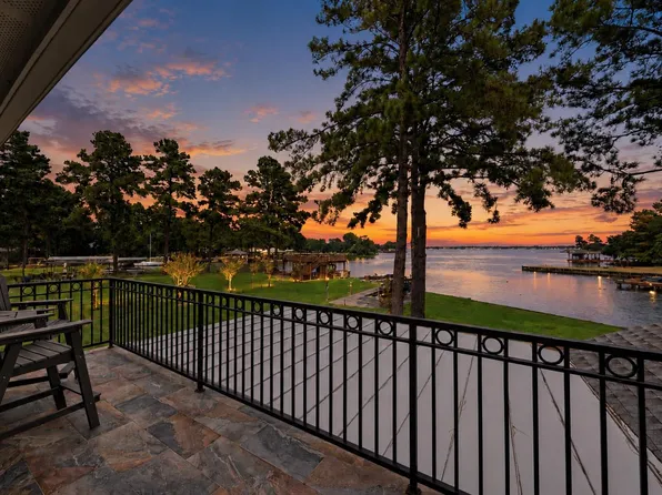 201 Lake Walden Cv, Montgomery, TX 77356