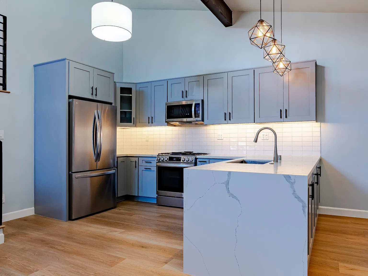 2 bed, 1.5 bath, 965 sqft, $3,300 — Photo 4
