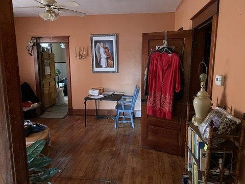 3rd image of 861 S Main St