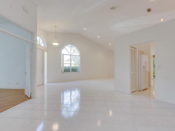 5th image of 4525 Carlton Golf Dr