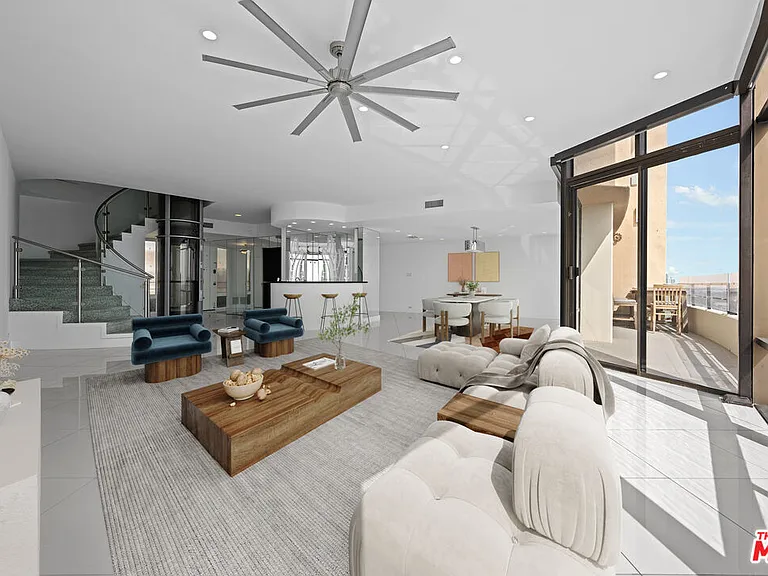 4267 Marina City Dr #Penthouse 4 — Photo 10