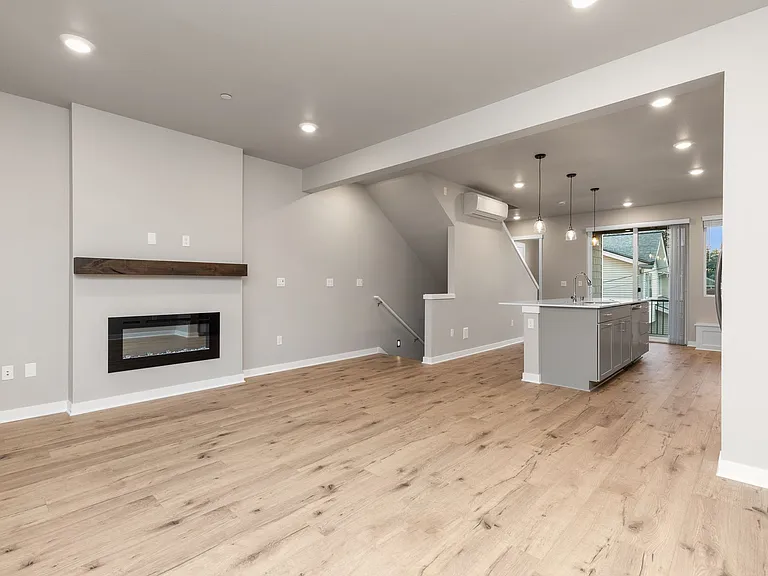 15423 Admiralty Way #B7 — Photo 4
