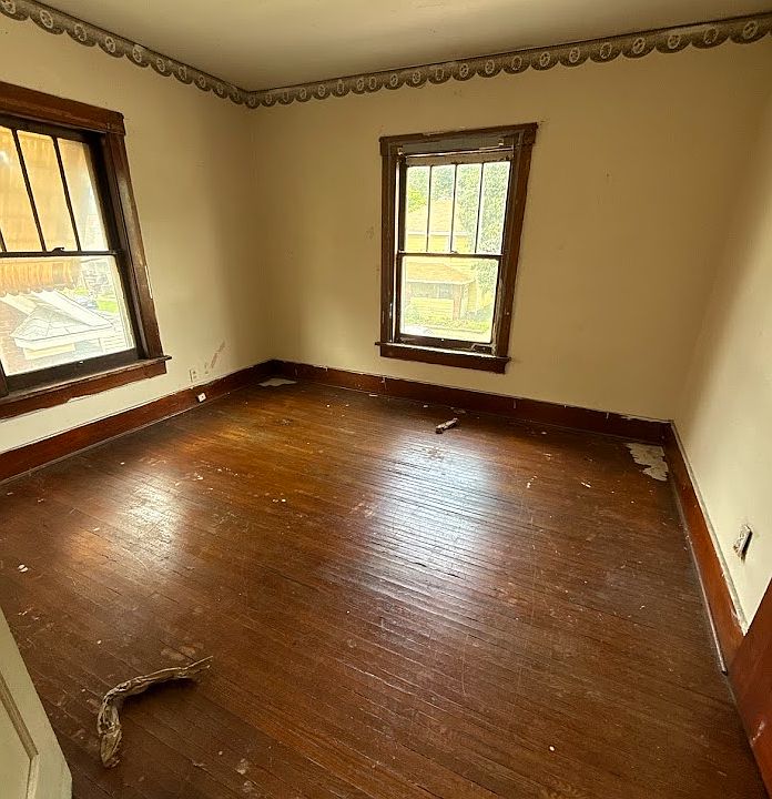 2nd image of 1145 E Main St