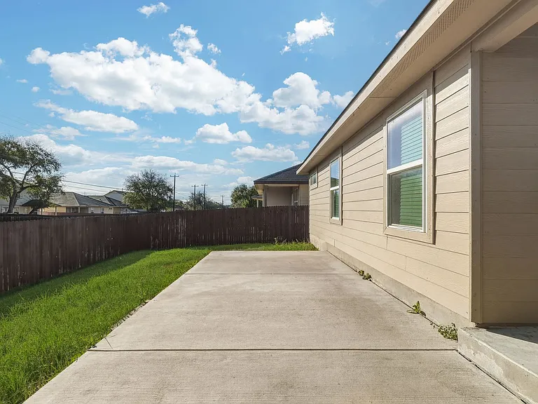 8810 Double Oak — Photo 29