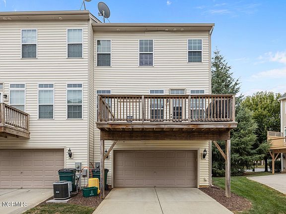 4th image of 9315 Lenox Pointe Drive