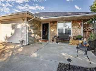 1112 Ephraim Dr, Grain Valley, MO 64029