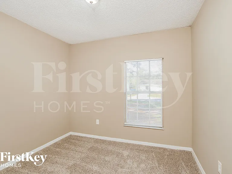 129 Admiral Cir — Photo 10