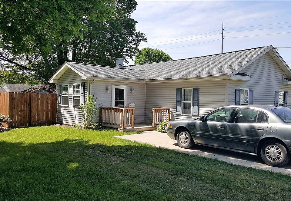 1st image of 17 E Hathaway St