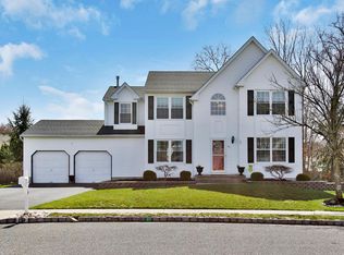 19 Shadow Ridge Ct, Howell, NJ 07731