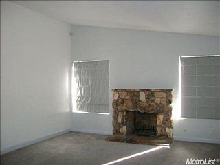 4th image of 3909 Ashgrove Way